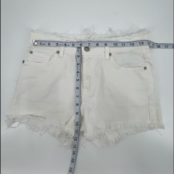 7 For All Mankind White Cut Off Distressed Denim Jean Shorts Size 26 Women’s - Picture 4 of 9
